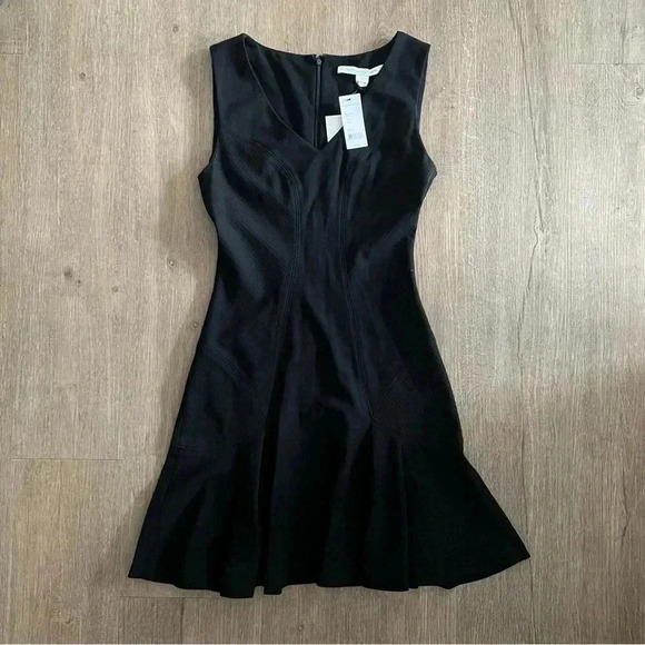 NWT Diane Von Fustenberg Clara Shift Mini Dress - Black - Size 2 - Picture 9 of 14